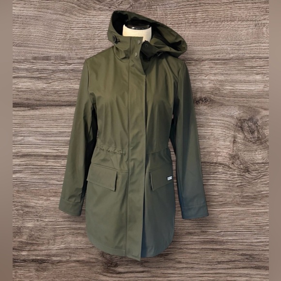 Hunter Jackets & Blazers - Like new! Hunter Ladies' Rubberized Rain Jacket Size M Green